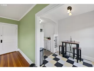 Photo #4: 24045469 Listing