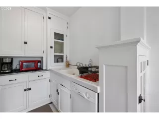 Photo #5: 24045469 Listing