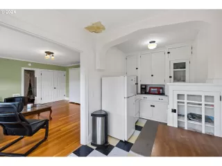 Photo #6: 24045469 Listing