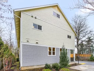 Photo #3: 24045563 Listing