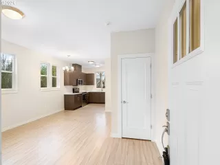 Photo #4: 24045563 Listing