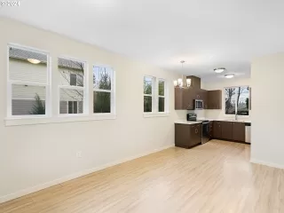 Photo #5: 24045563 Listing