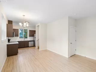 Photo #6: 24045563 Listing