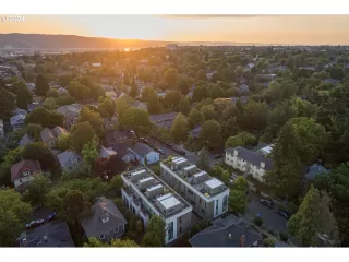 Photo #2: 24045624 Listing 