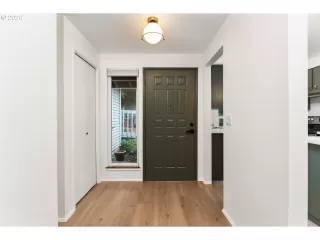 Photo #4: 24045625 Listing