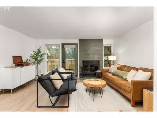 Photo #5: 24045625 Listing