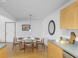 Photo #3: 24046024 Listing 