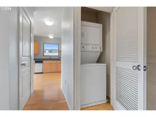 Photo #4: 24046926 Listing