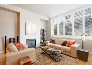 Photo #5: 24047331 Listing