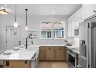 Photo #1: 24047936 Listing