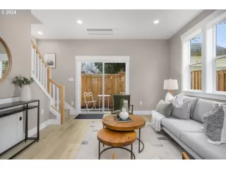 Photo #4: 24047936 Listing