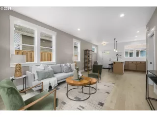 Photo #5: 24047936 Listing