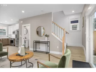 Photo #6: 24047936 Listing