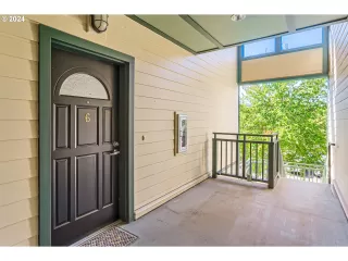 Photo #2: 24048125 Listing