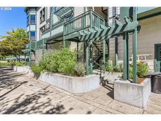 Photo #3: 24048125 Listing