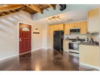 Photo #4: 24048125 Listing