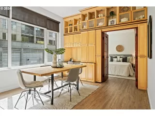 Photo #5: 24048148 Listing