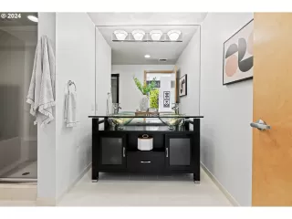 Photo #6: 24048148 Listing