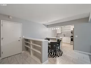 Photo #1: 24048583 Listing