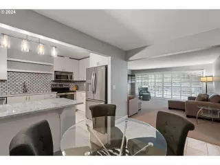 Photo #2: 24048583 Listing