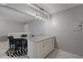 Photo #6: 24048583 Listing