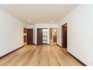 Photo #5: 24050057 Listing