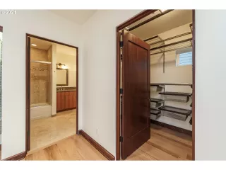 Photo #6: 24050057 Listing