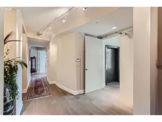 Photo #4: 24050091 Listing