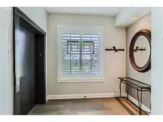 Photo #5: 24050091 Listing