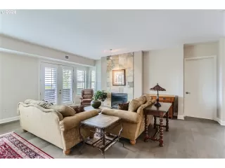 Photo #6: 24050091 Listing