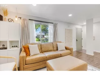 Photo #3: 24051010 Listing