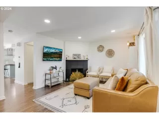 Photo #5: 24051010 Listing