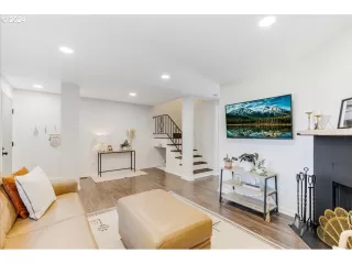 Photo #6: 24051010 Listing