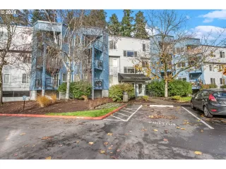 Photo #1: 24051083 Listing