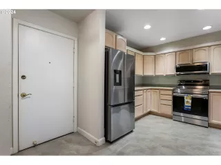 Photo #3: 24051083 Listing