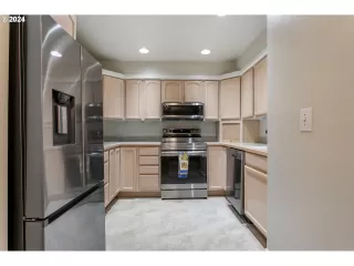 Photo #4: 24051083 Listing