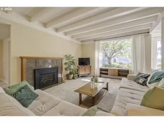 Photo #2: 24051316 Listing