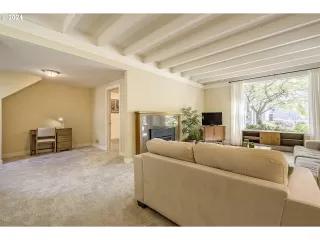 Photo #3: 24051316 Listing