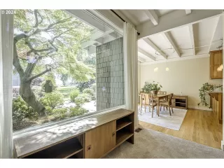 Photo #6: 24051316 Listing