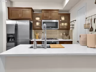 Photo #6: 24051870 Listing