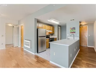 Photo #3: 24052220 Listing