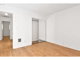 Photo #5: 24053659 Listing 