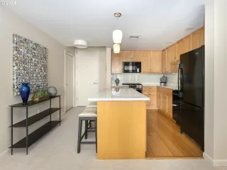 Photo #6: 24053993 Listing