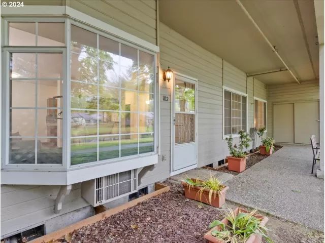 MLS: 24054512 Condo For Sale