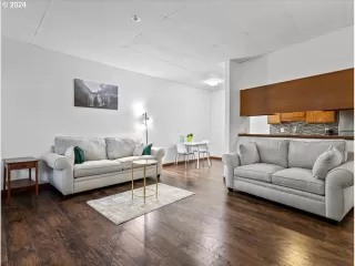 Photo #4: 24054512 Listing