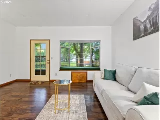 Photo #5: 24054512 Listing