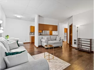 Photo #6: 24054512 Listing