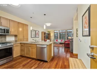 Photo #3: 24054525 Listing
