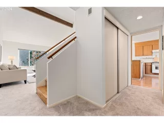 Photo #4: 24054993 Listing