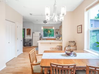 Photo #4: 24055400 Listing